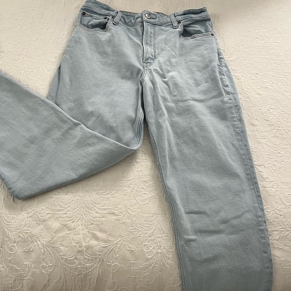 Abercrombie Curve Love High Rise Mom Jeans - Picture 2 of 5